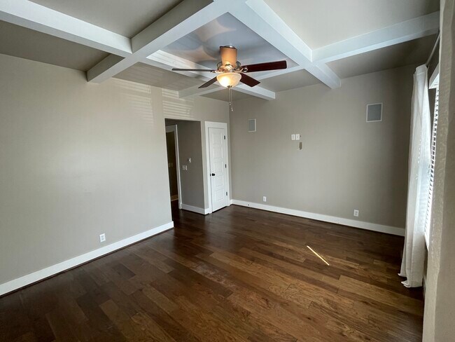 Building Photo - 217 37th Ave N