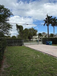 Building Photo - 10030 W Guava St