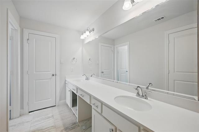 Building Photo - 3010 Barefoot Ln