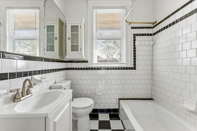 Building Photo - Cozy 1-Bedroom Apartment in Midtown – $1,300/month