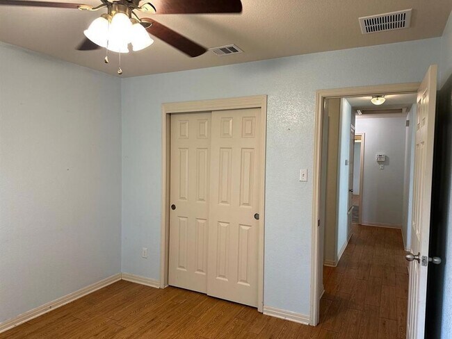 Building Photo - 218 Wildcat Dr
