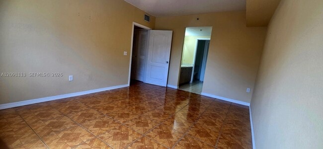 Building Photo - 9300 Fontainebleau Blvd