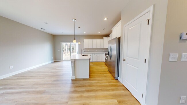 Building Photo - 1032 Moen Lp