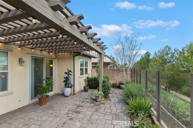 Building Photo - 55 Fuchsia