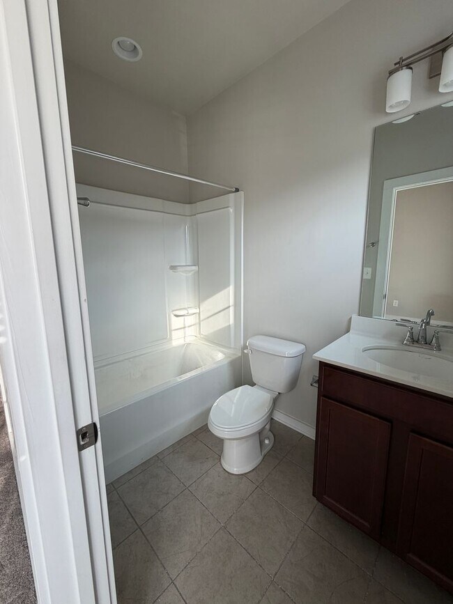 Building Photo - Beautiful Townhome in Charlotte