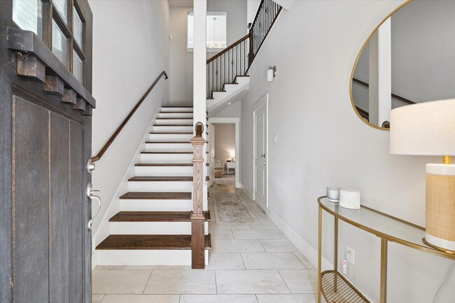 Building Photo - 2504 Beall St