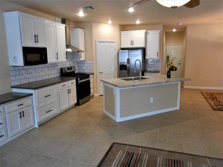 Building Photo - 81 Dow Jones St