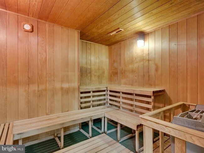 Building Photo - 309 Yoakum Pkwy