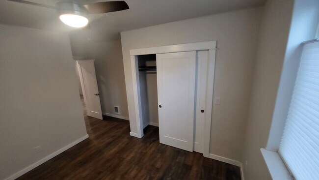 Building Photo - 1460 NW Newport Ave