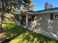 Building Photo - 384 E Hwy 81