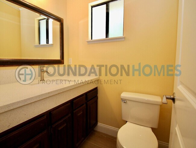 Building Photo - 93 Live Oak Ave