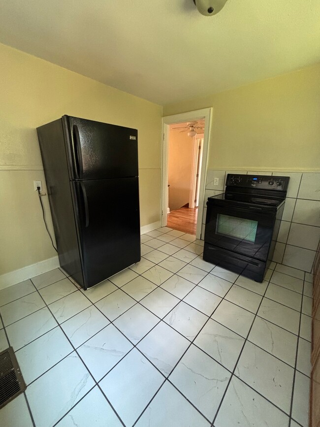 Building Photo - 530 Broad St