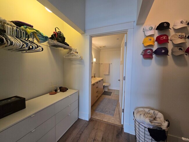 Building Photo - 212 E Cullerton St