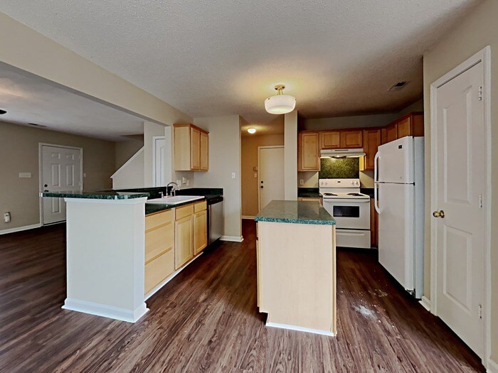 Building Photo - 11322 Northwoods Forest Dr