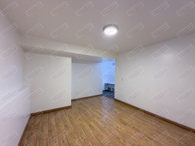 Building Photo - Single Family Home with 4 Bedrooms