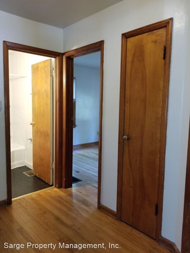 Building Photo - 4 br, 2 bath House - 517 S Mitchell St