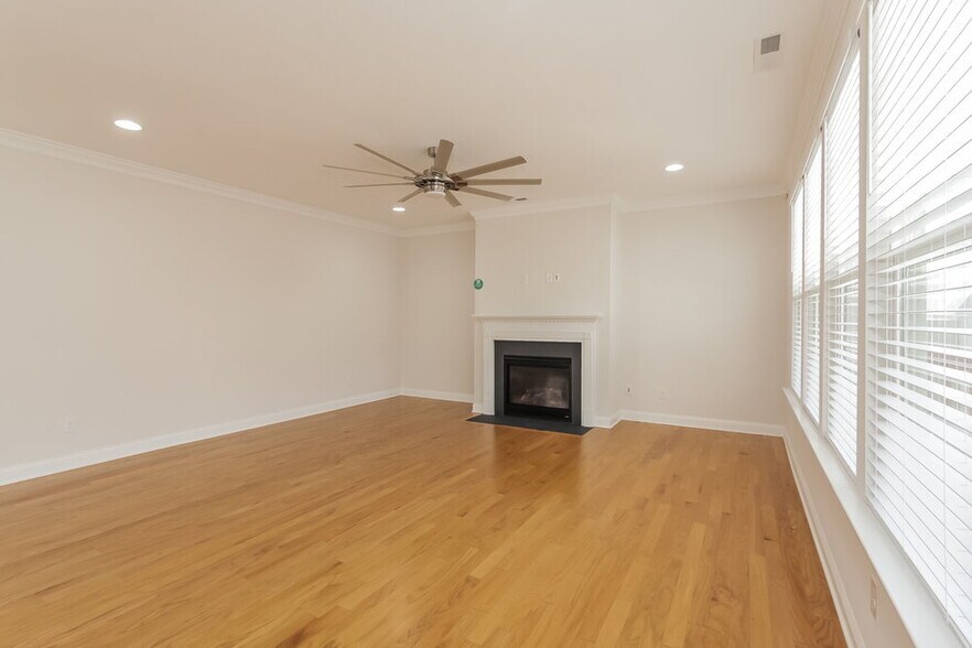 Building Photo - 7632 Cushing Dr