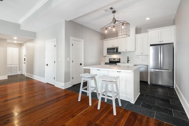 Building Photo - 405 24th St