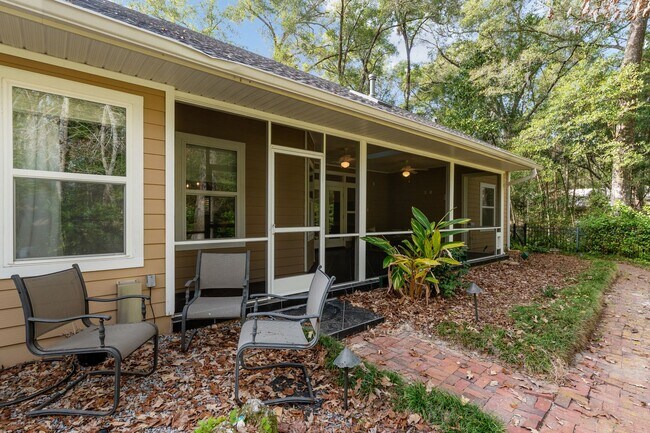 Building Photo - 3773 SW 21st Dr