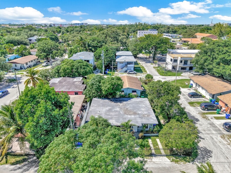 Building Photo - 6430 NE 1st Ct