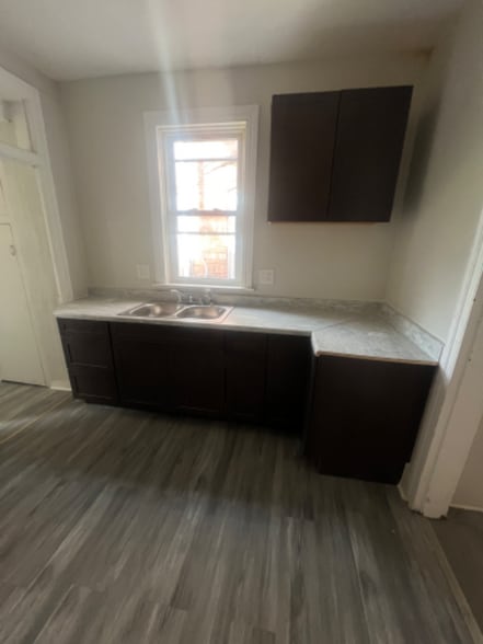 Building Photo - 918 W King St