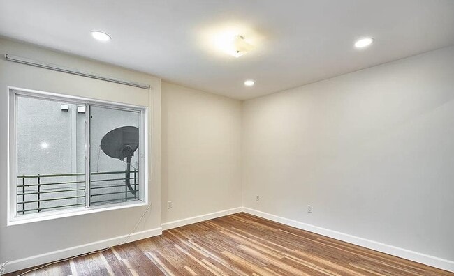 Building Photo - 1036 S Serrano Ave