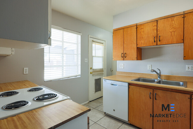 Building Photo - 4 Bed/2Bath Home at 39th Ave/Camelback! Re...