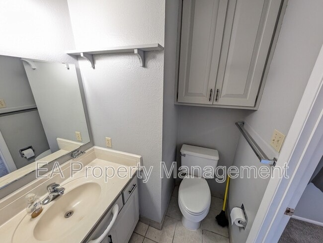 Building Photo - 3204 La Veta Dr
