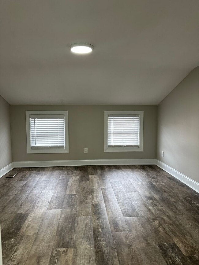 Building Photo - 3 Bedroom Townhome Near Little Italy