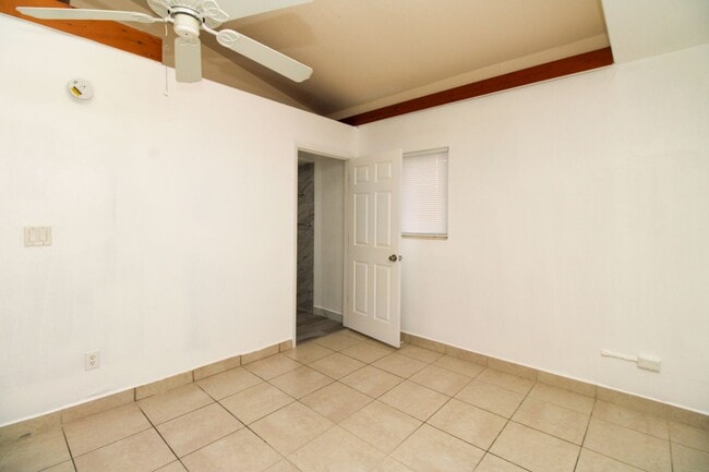 Building Photo - ANNUAL UNFURNISHED ** Wiggins Pass West **...