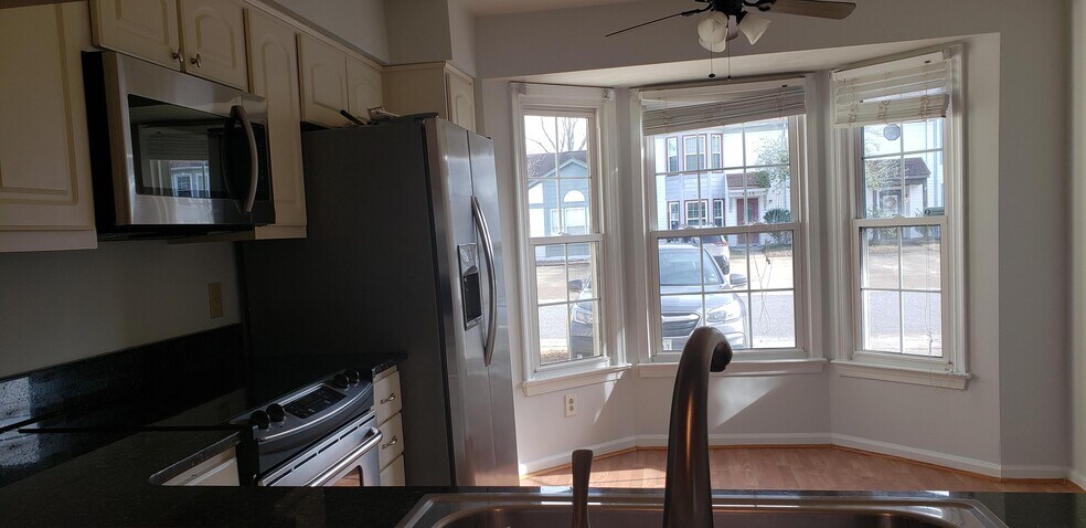 Building Photo - 4612 Stonebridge Ln
