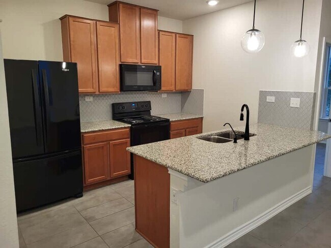 Building Photo - New Home In Cul de sac