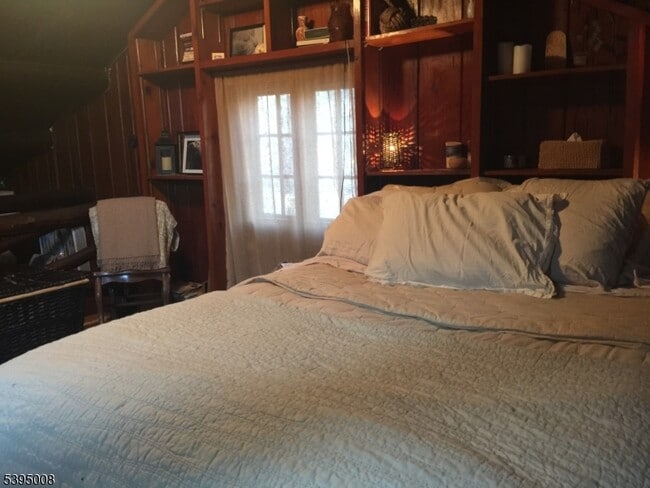 Building Photo - 251 Cupsaw Dr