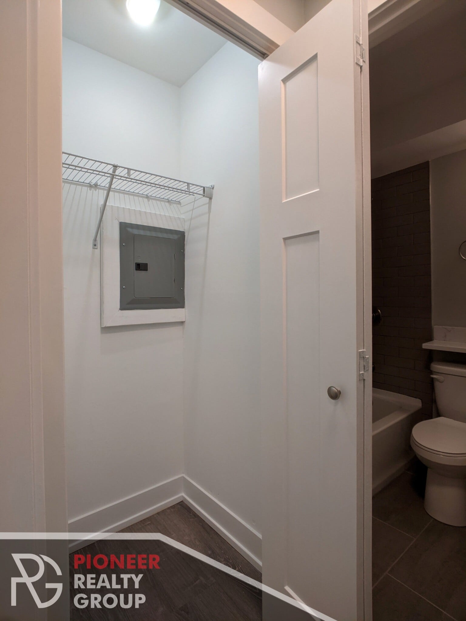 Building Photo - 456 W Barry Ave