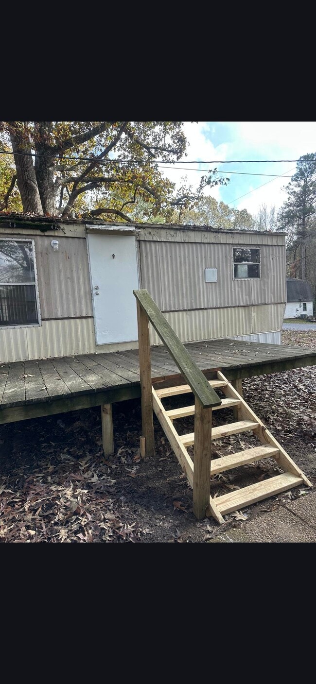 Building Photo - 8910 Via Ln