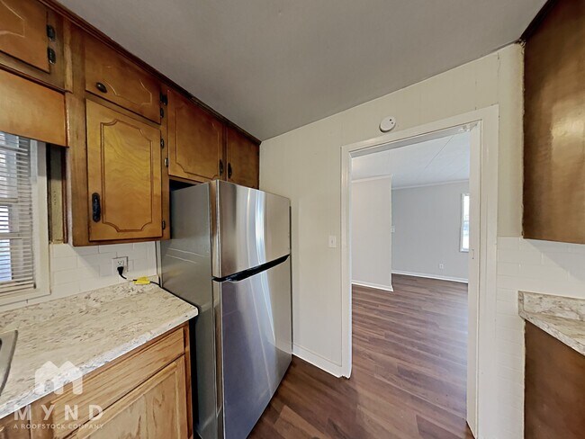 Building Photo - 1825 Collier Dr