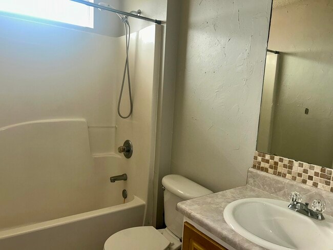 Building Photo - 218 Trish Dr