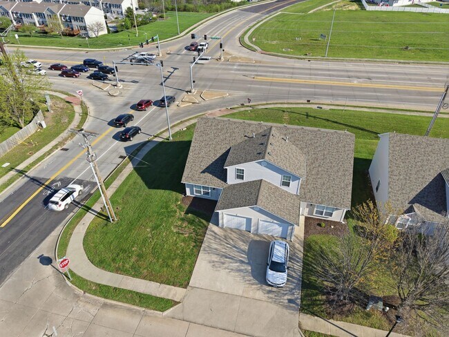 Building Photo - 2401 Northampton Dr