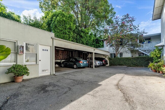 Building Photo - 4943 Coldwater Canyon Ave