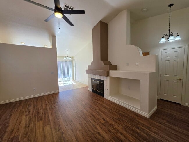 Building Photo - Beautiful Single Story Home