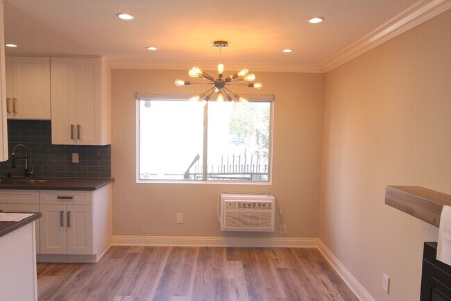 Building Photo - 1450 S Bundy Dr