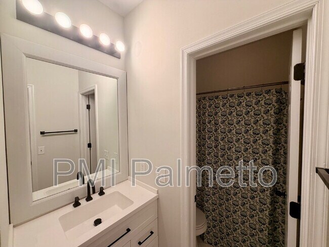 Building Photo - 3923 W Buchanan Dr