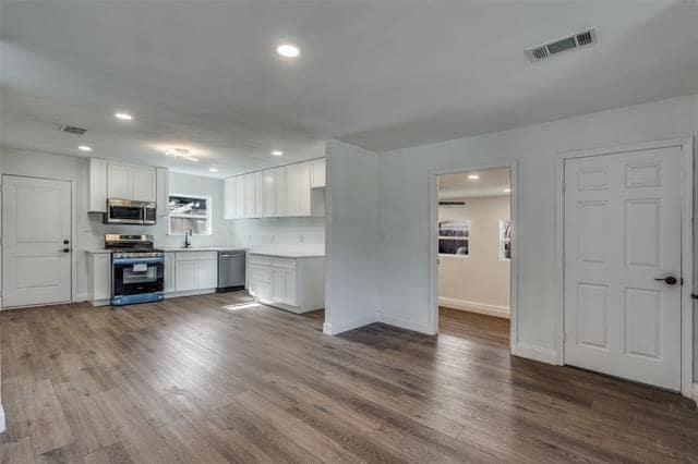 Building Photo - 901 Woodleigh Dr