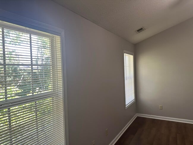 Building Photo - 581 Rhodora Ridge