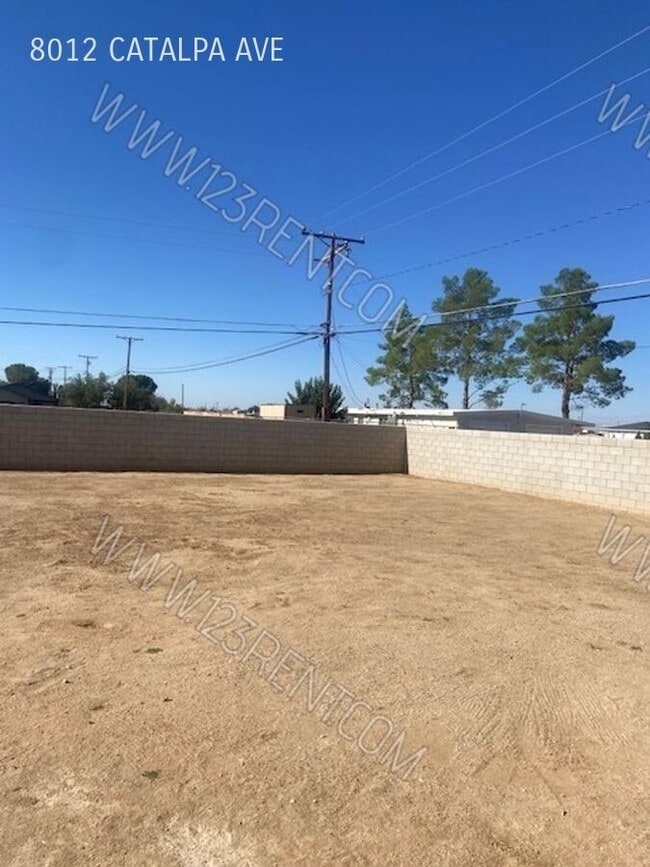 Building Photo - 8012 Catalpa Ave