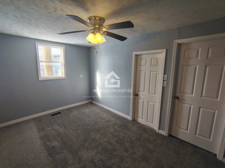 Building Photo - 1001 W 1st St