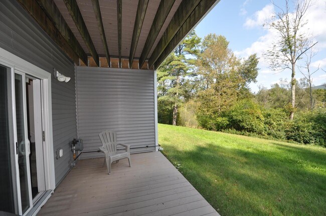 Building Photo - 181 Riverside Townhouses Rd