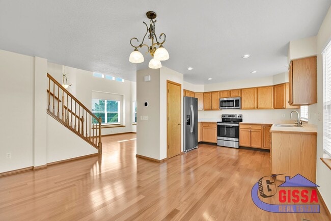 Building Photo - Beautiful home with 4 BR, 3.5 BA, 2 CAR wi...