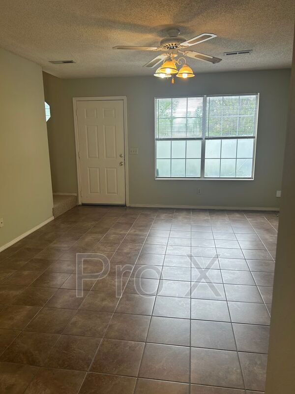 Building Photo - 1009 SE J St