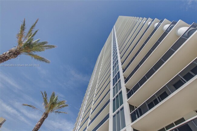 Building Photo - 1830 S Ocean Dr